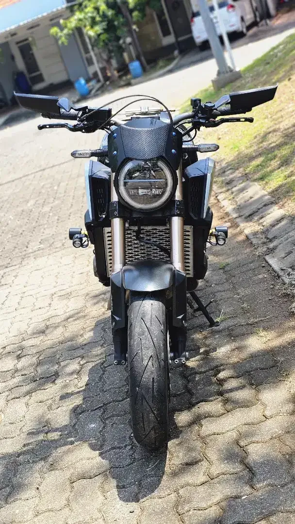 Honda CB650R Neo 2022 warna black, kondisi cakep, siap pakai. No PR. - Image 5 of 10