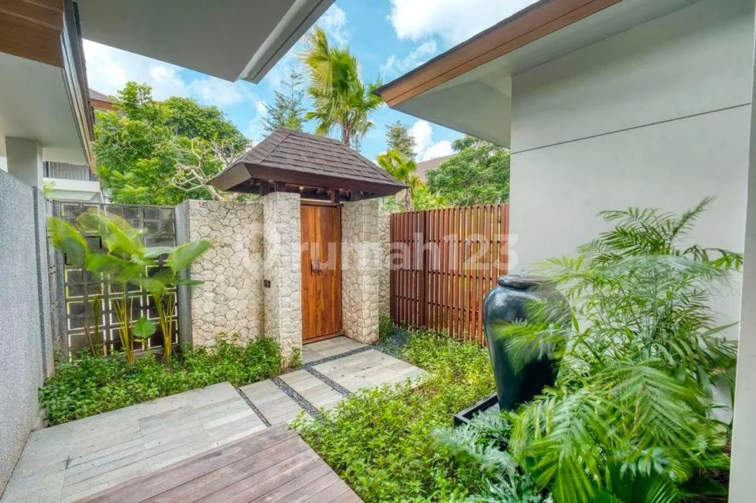 Villa Modern Tropical Full Furnished di Jimbaran Bali - Image 1 of 4