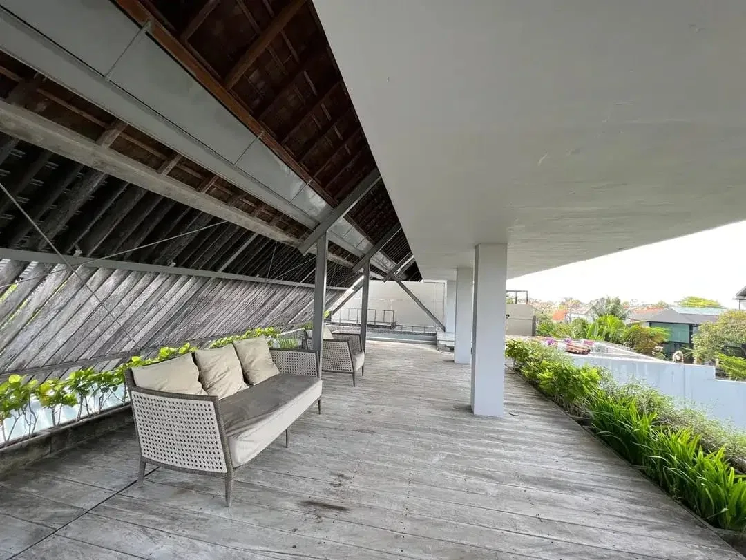 Luxury Villa Prime Location Berawa Canggu Freehold - Image 6 of 10