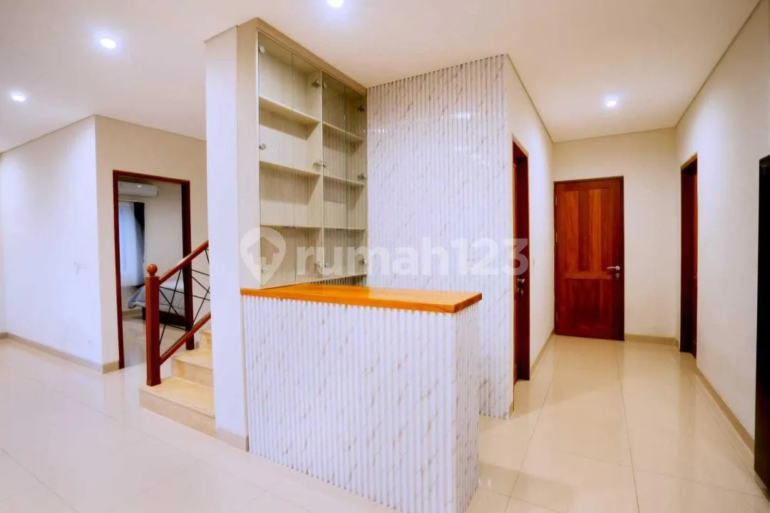 Disewa Villa Full Furnished 2 Lantai 4 KT Private Pool di Sanur Denpasar - Image 2 of 4