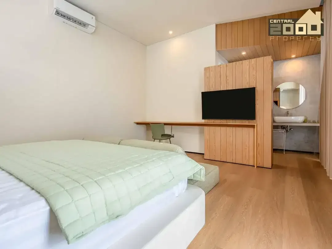 Exclusive Canggu Villa, Minutes to Beaches & Lifestyle Spots - Image 8 of 10