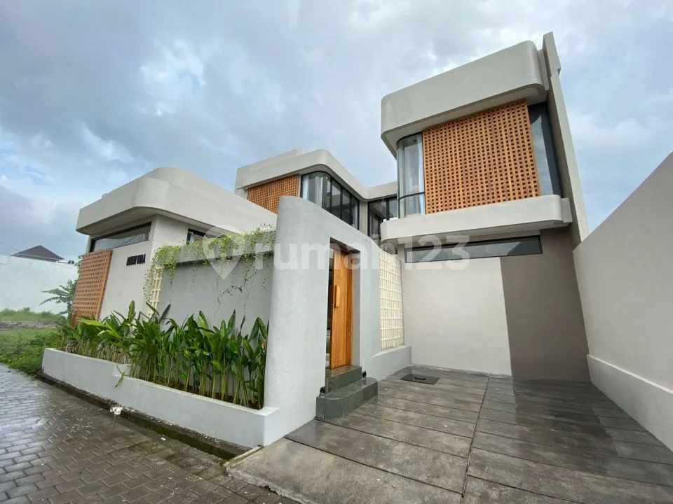 Disewakan - Villa 2 Lantai Modern di Kedungu, Bali - Image 1 of 4