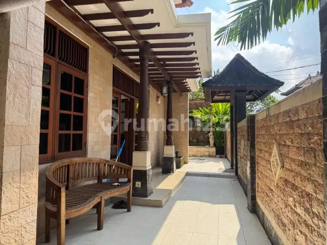 Disewakan Villa Mewah 4 Kamar Tidur Full Furnished di Taman Mumbul - Image 1 of 5