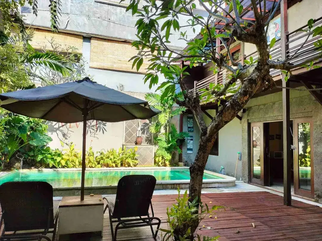 VILLA KAWASAN PREMIUM WISATA PANTAI PETITENGET SEMINYAK KUTA BALI LINGKUNGAN SEKITAR HOTEL & VILLA KOMERSIL
AKSES JALAN 6 METER PAPASAN MOBIL - Image 1 of 10
