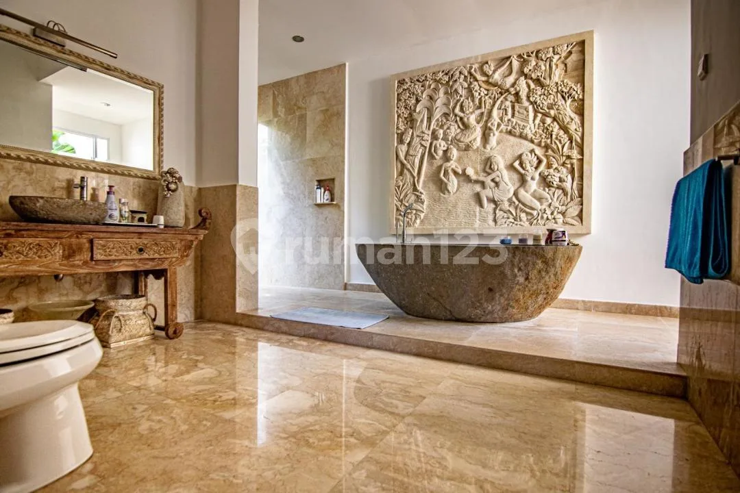 Villa Freehold 3 Kamar Tidur dengan Tanah Luas 663 MÂ² - Dekat Pantai Jimbaran - Image 4 of 4