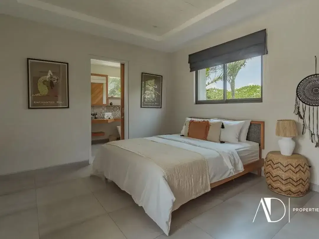 LEASEHOLD | MODERN TROPICAL 4-BEDROOM VILLA IN PRIME BERAWA - Image 9 of 10