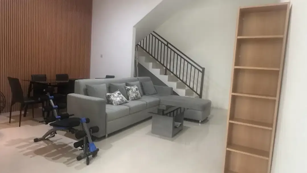 dijual rumah lantai 2 fully furnished lokasi muding kerobokan - Image 9 of 9