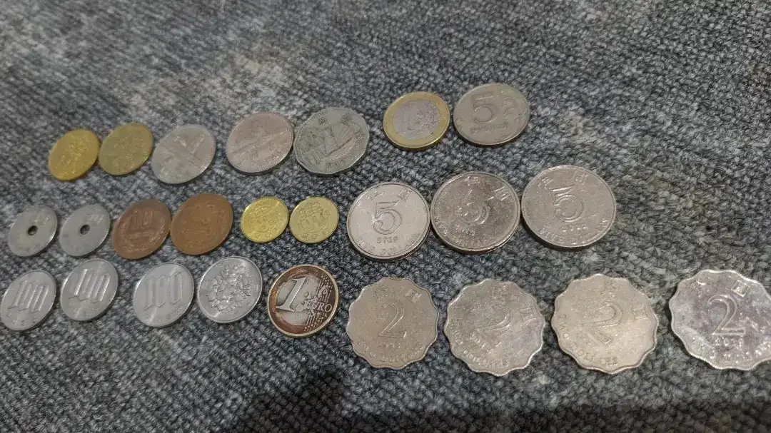 Uang koin & kertas Lira,Riyal,Dong - Image 1 of 3