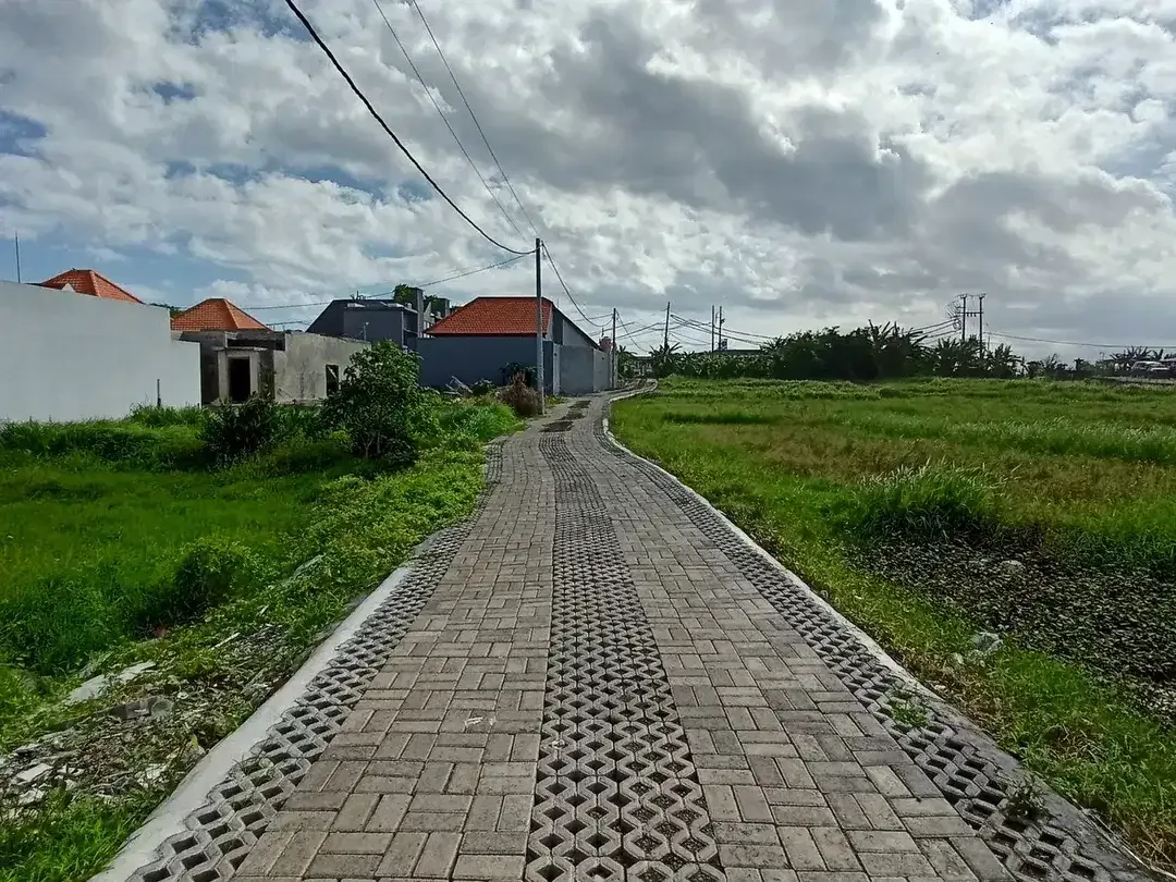 Freehold - Rare 1,300 sqm Walking Distance to the Beach Tourism-Zoned Land in Seseh, Bali - Image 4 of 6