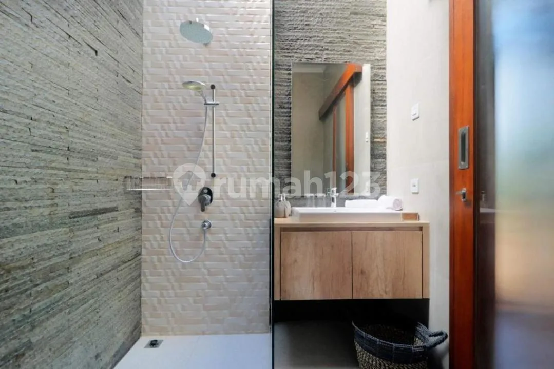 LUXURY VILLA 7 BR READY VIEW FURNISHED BEST INVESTMENT UNGASAN CLOSE BEACH - Image 4 of 4