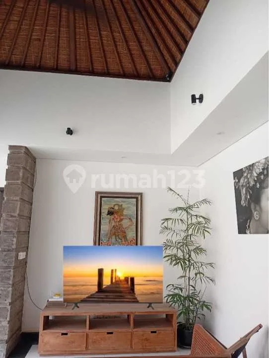 Disewakan Villa 2 Kamar Tidur Fully Furnished dengan Private Pool di Kerobokan Bali - Image 3 of 4