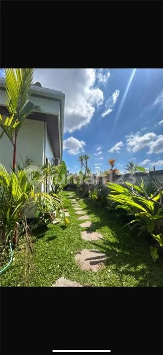 Vila dengan Tanah Luas Siap Huni Harga Nego Aja - Image 3 of 4