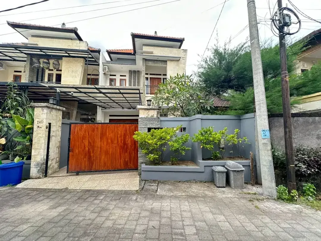 Pulang ke Rumah Rasa Villa – Hunian Semi Villa di Lokasi Strategis - Image 1 of 10
