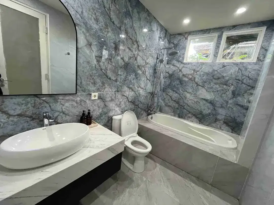 DI JUAL DAN DI SEWAKAN RUMAH SEMI VILLA YANG TERLETAK DI KAWASAN IMAM BONJOL DENPASAR SELATAN - Image 8 of 10