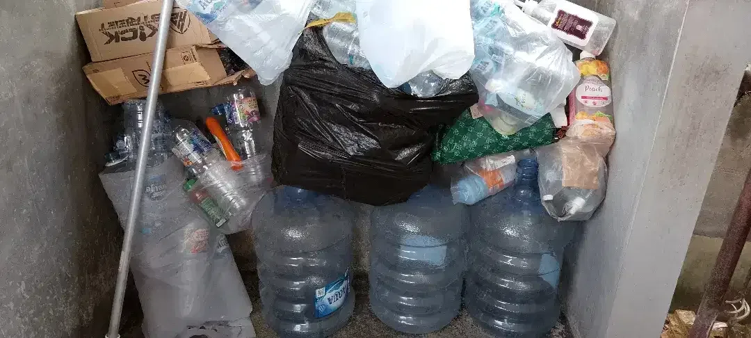 Galon bekas dan botol bekas - Image 3 of 3