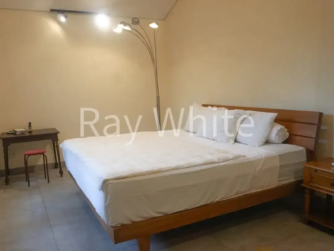 House for Sale  Leasehold -Charming Villa in Padonan, Near Berawa & Batu Bolong, Canggu - Modern Comfort & Tranquil Garden - Image 6 of 10