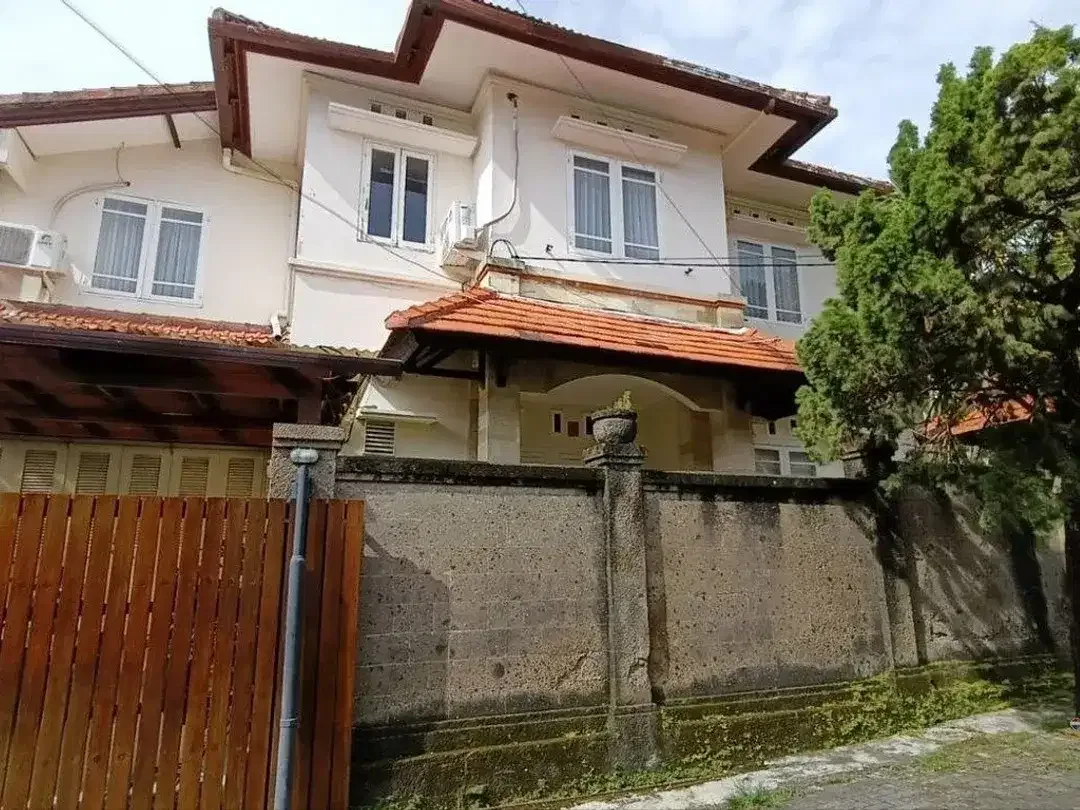 Villa Eksklusif 4 Kamar Tidur Dijual di Kerobokan Kelod Area - Image 2 of 10