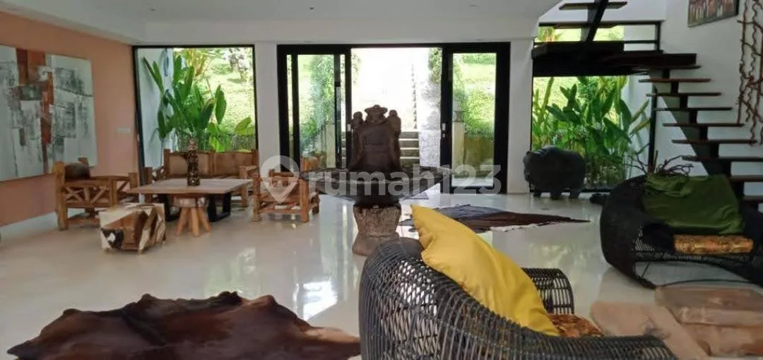 Villa Luas Ada Pool View Alam Strategis Dekat Wisata Tegallalang - Image 1 of 4