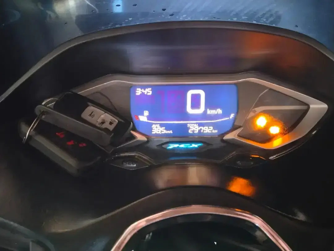 DP 2,2 JT/ BUNGA MENURUN 2% / HONDA PCX 160 ABS TAHUN 2021 - Image 7 of 7