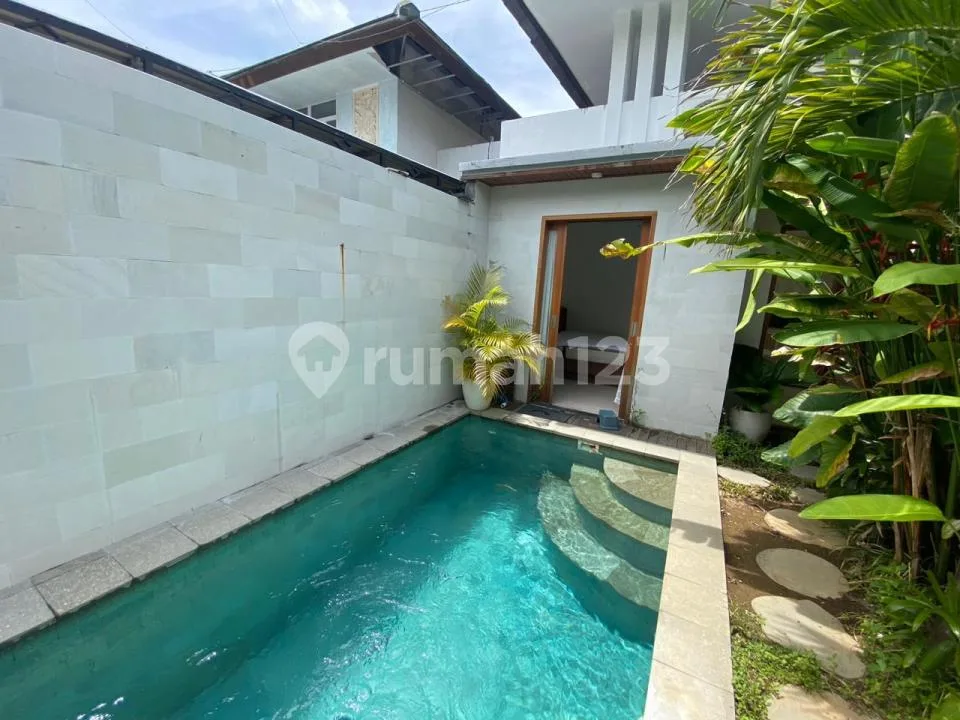 Dijual - Rumah Semi Villa di Nusa Dua, One Gate System dengan Keamanan 24 Jam, Dekat dengan Tol Bali Mandara - Image 1 of 4