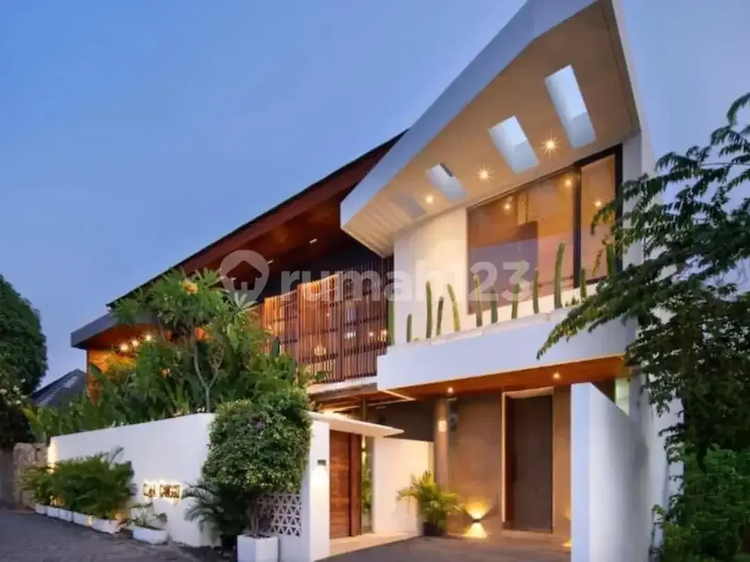 Modern Tropical Villa In Canggu - Only 5 Minute To Finns Beach Club - Image 1 of 6