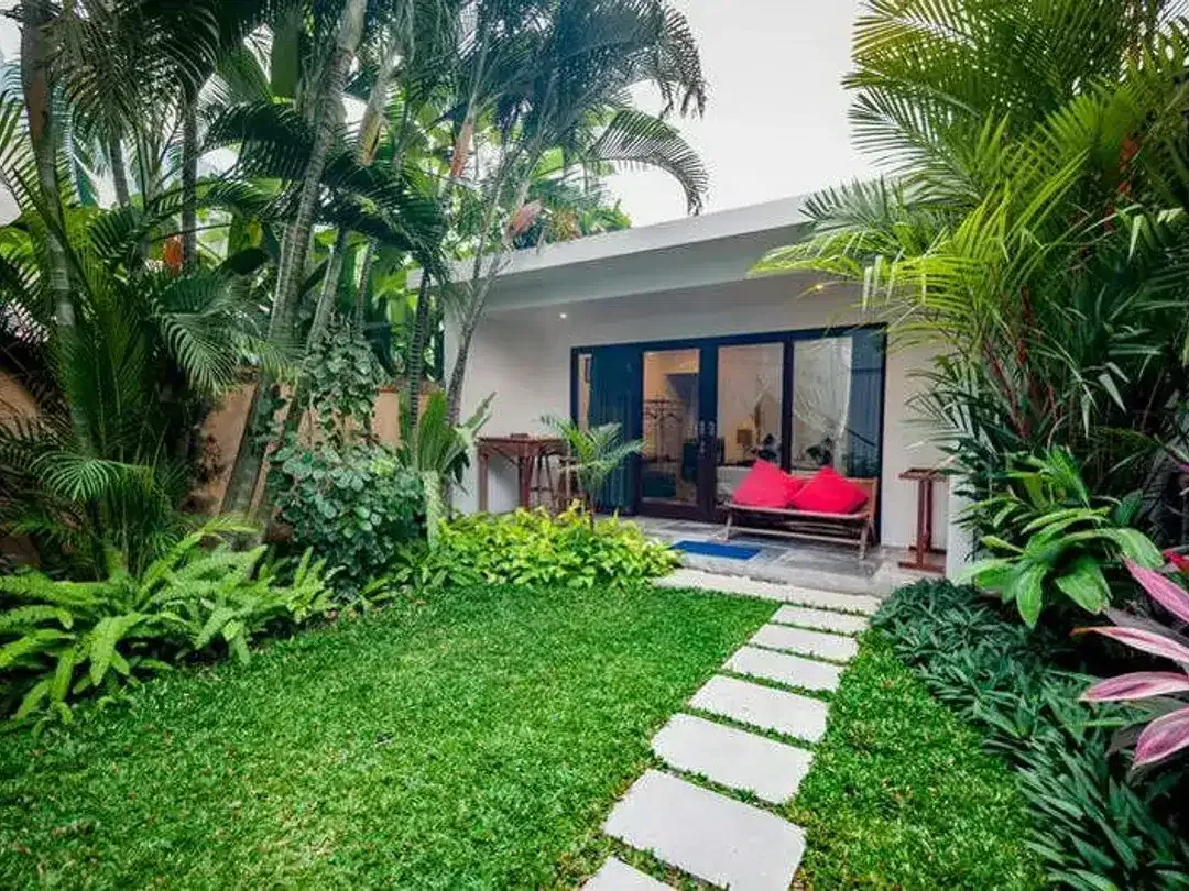 Luxurious 5-Bedroom Villa with Magnificent Pool in Seminyak - Image 4 of 10