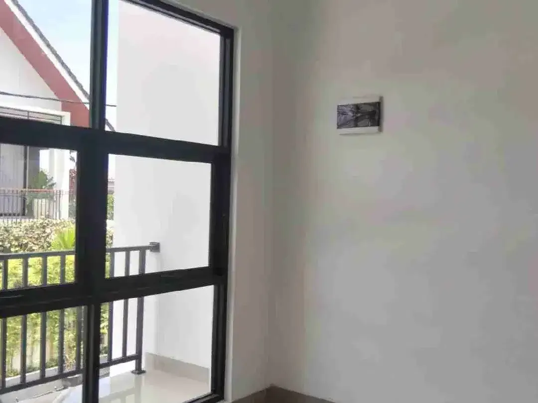 RUMAH BARU LANTAI II MODERN MINIMALIS LINGKUNGAN ONE GATE SISTEM DEKAT JOGING TREK DAN DEKAT SMP NEGERI 2 KUTA UTARA DALUNG - Image 9 of 10