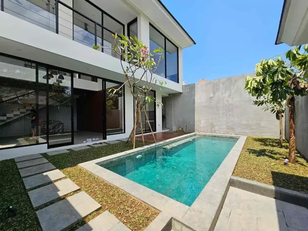 Di Jual New Villa 2 Lantai Furnish Di Jalan Semer, Kerobokan - Image 1 of 10