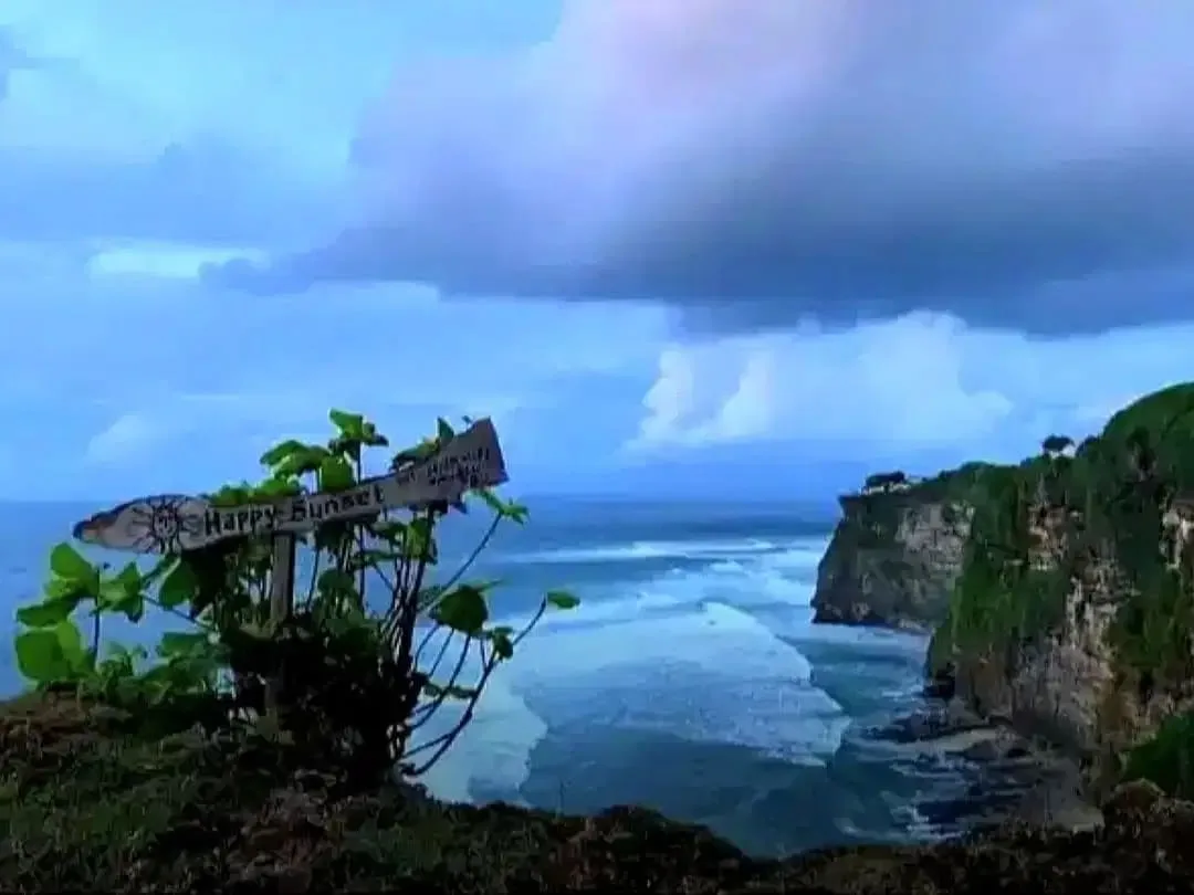 Tanah Cliff Front full sunset Tebing Uluwatu - Image 3 of 10