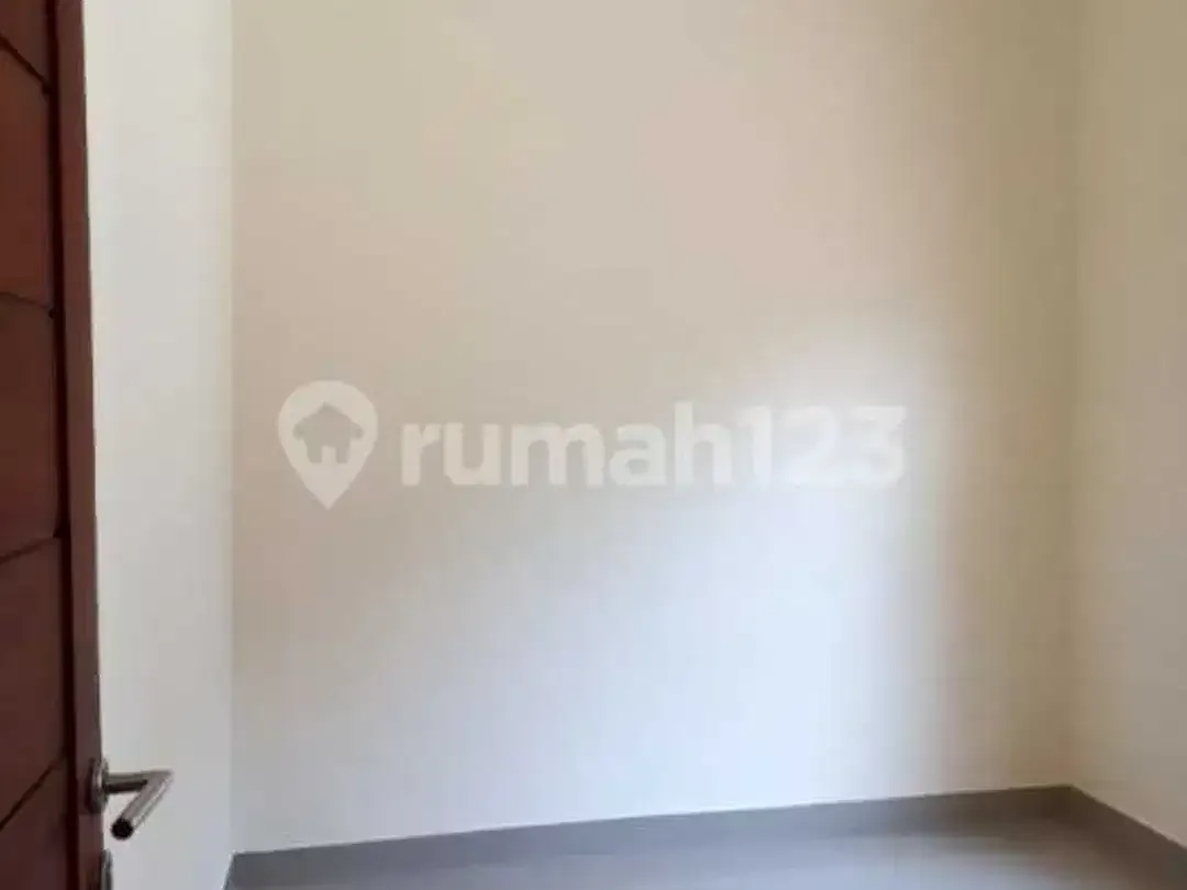 Dijual Cepat Rumah Minimalis Sederhana Taman Griya - Image 2 of 10