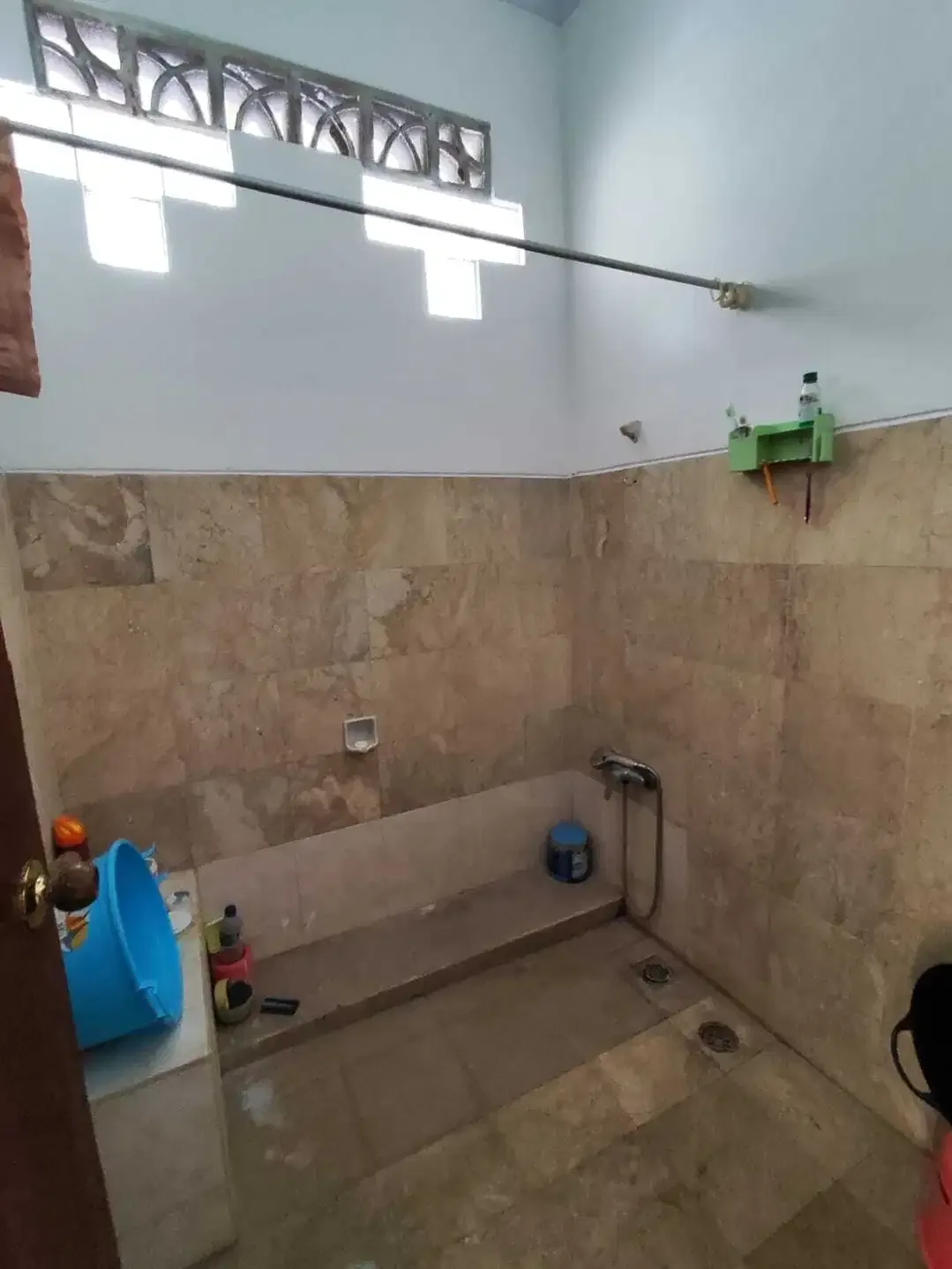 rumah 5 kmr di jimbaran bawah,strategis area,jln besar,dkt pasar - Image 8 of 10