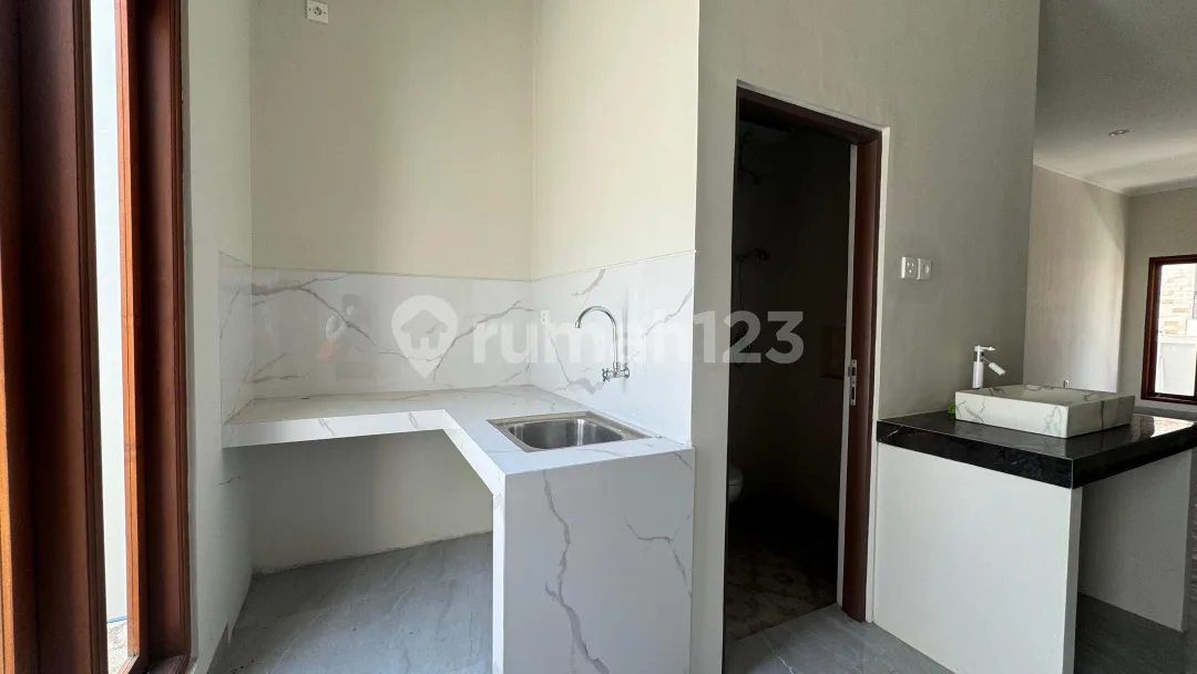 Rumah Jual di Cluster Widjaya Residence dengan 2 Kamar Tidur di Area Sanur - Image 3 of 4