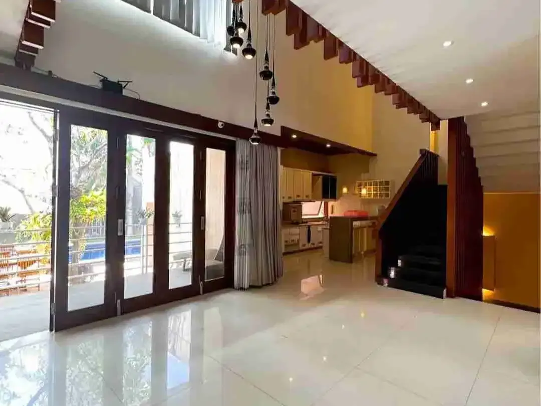 Rumah Mewah Gaya Vila Modern di Gatsu Barat Denpasar - Image 9 of 10