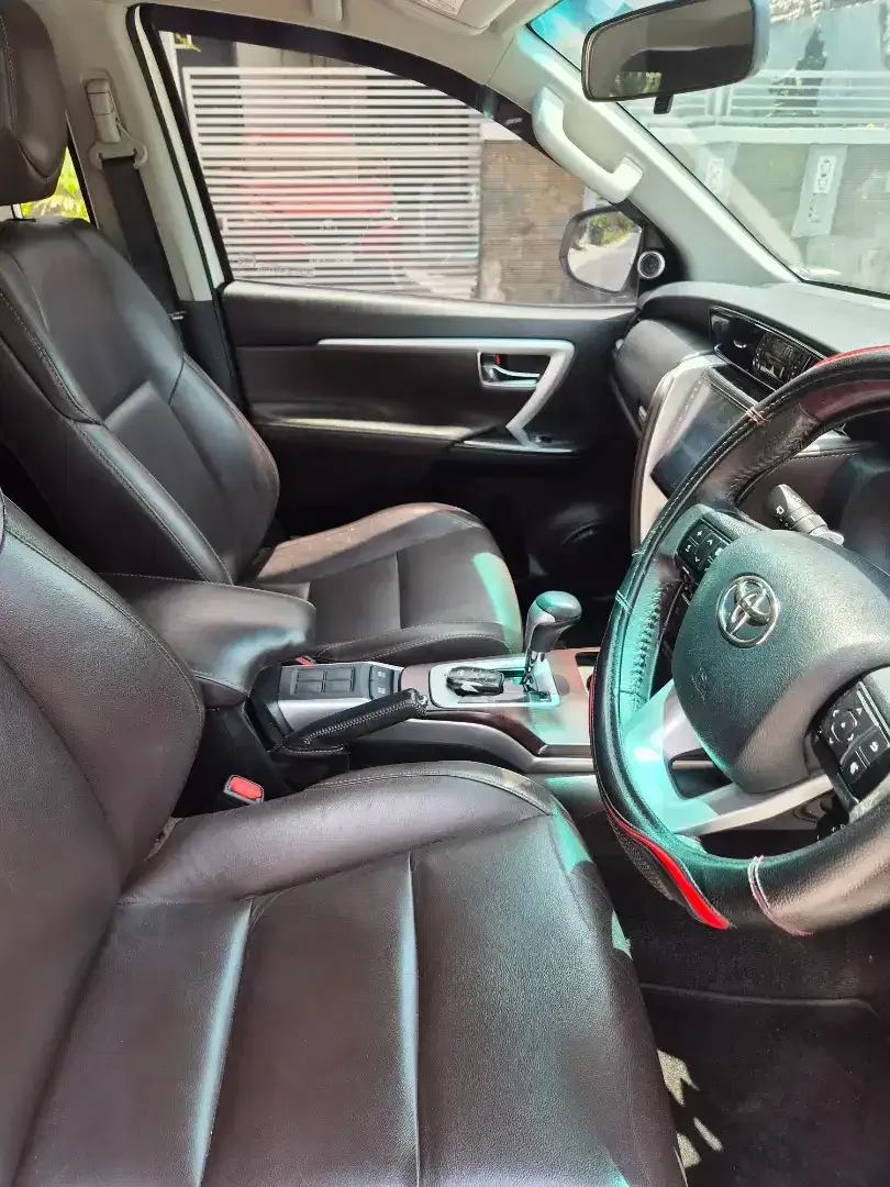 DIJUAL Toyota Fortuner VRZ 4X2 AT - Image 9 of 10