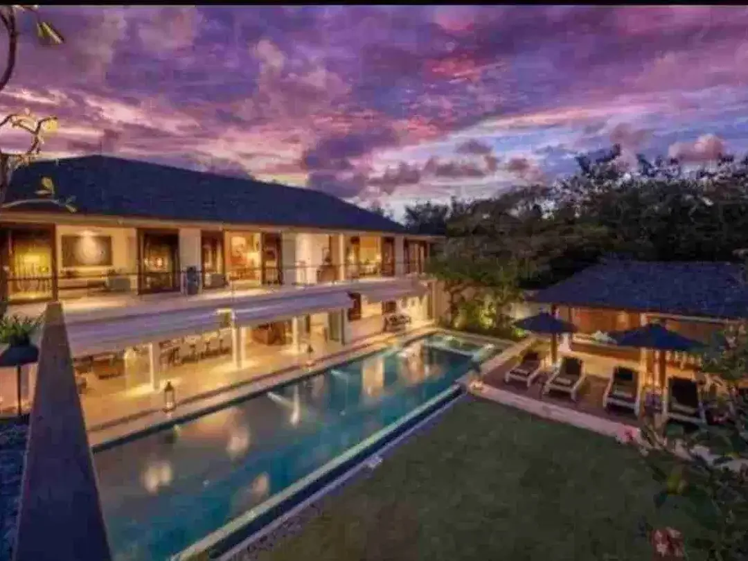 Luxury Villa 300 meter Walking Distance ke Pantai Petitenget - Image 7 of 10