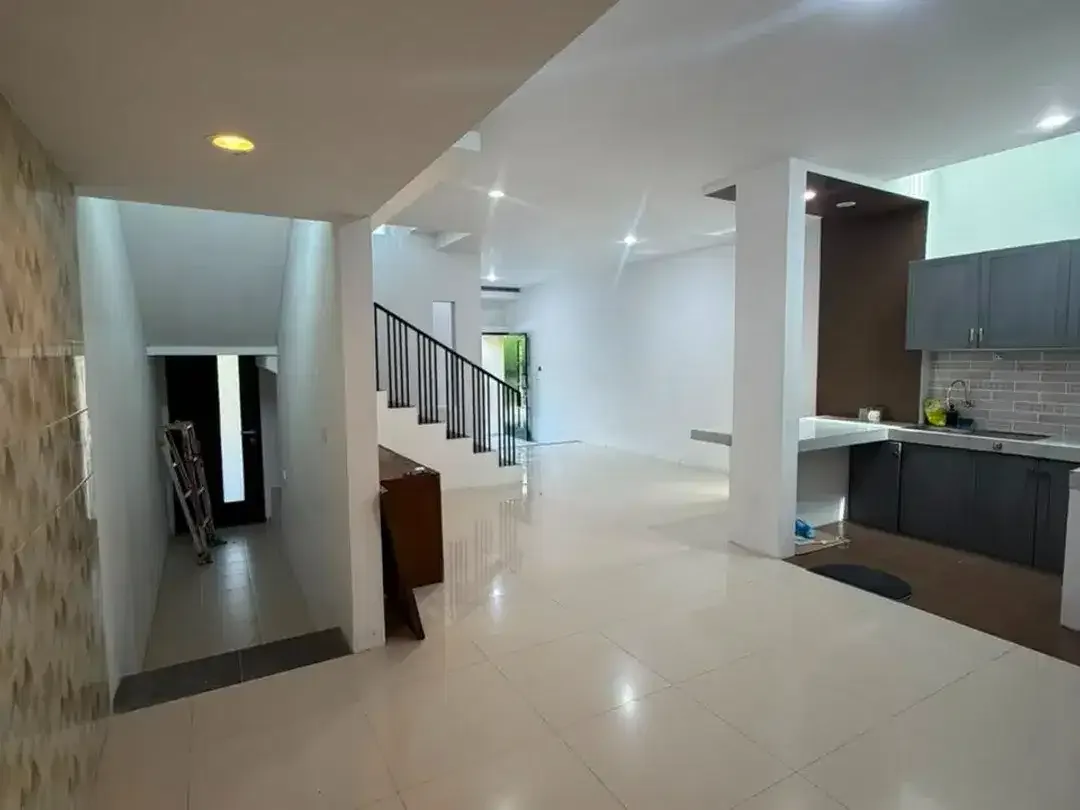 Rumah Cantik Minimalis Kerobokan Dekat Denpasar Badung Bali - Image 7 of 10