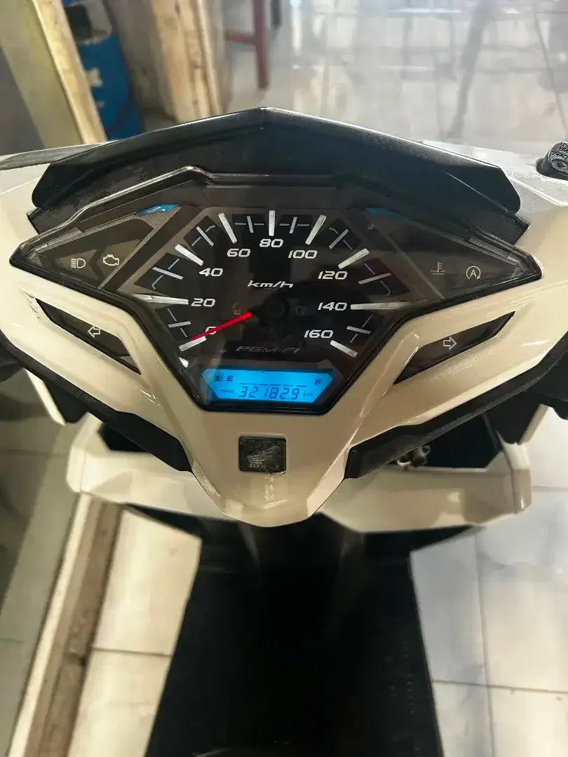 HONDA VARIO TECHNO 150 TAHUN 2015 PAJAK HIDUP SURAT LENGKAP - Image 6 of 7