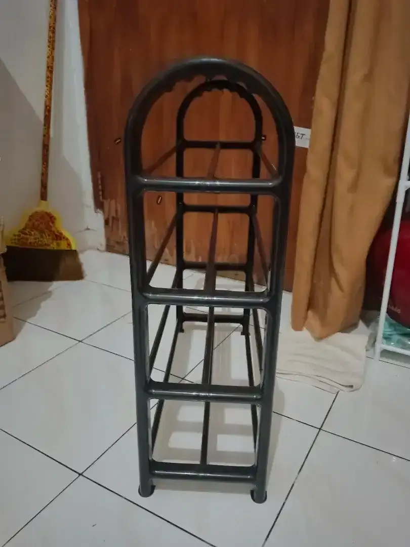 BARU-Rak Sepatu Sandal Bahan Plastik 4susun Warna Hitam Uk.52x18x60cm - Image 4 of 4