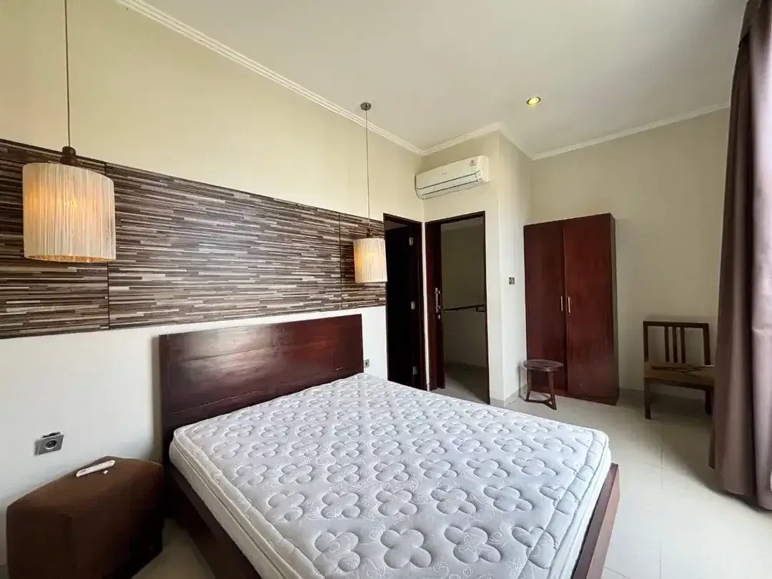 RUMAH SEMI VILLA MODERN DI TAMAN SEMINYAK SUITES - Image 2 of 10