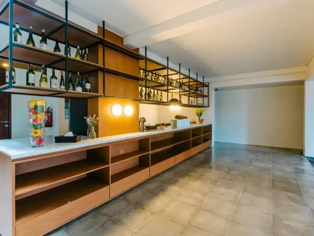 FREEHOLD THREE-LEVEL FOUR BEDROOM VILLA IN BERAWA - Image 8 of 10