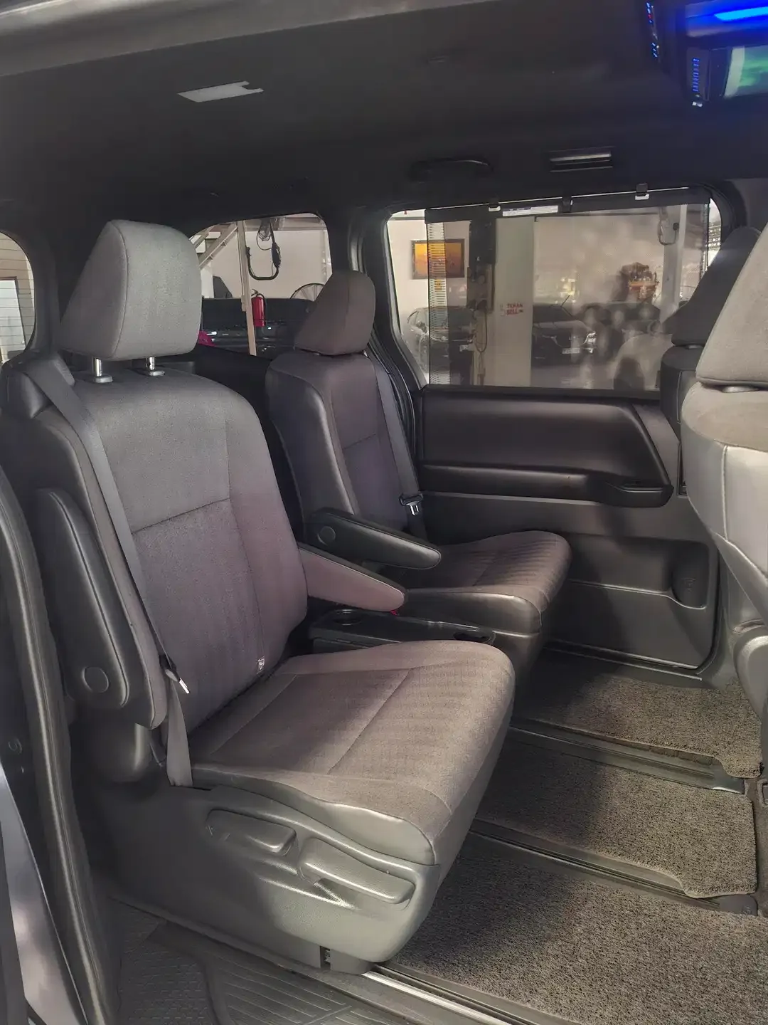 Toyota voxy 2.0 - Image 5 of 6
