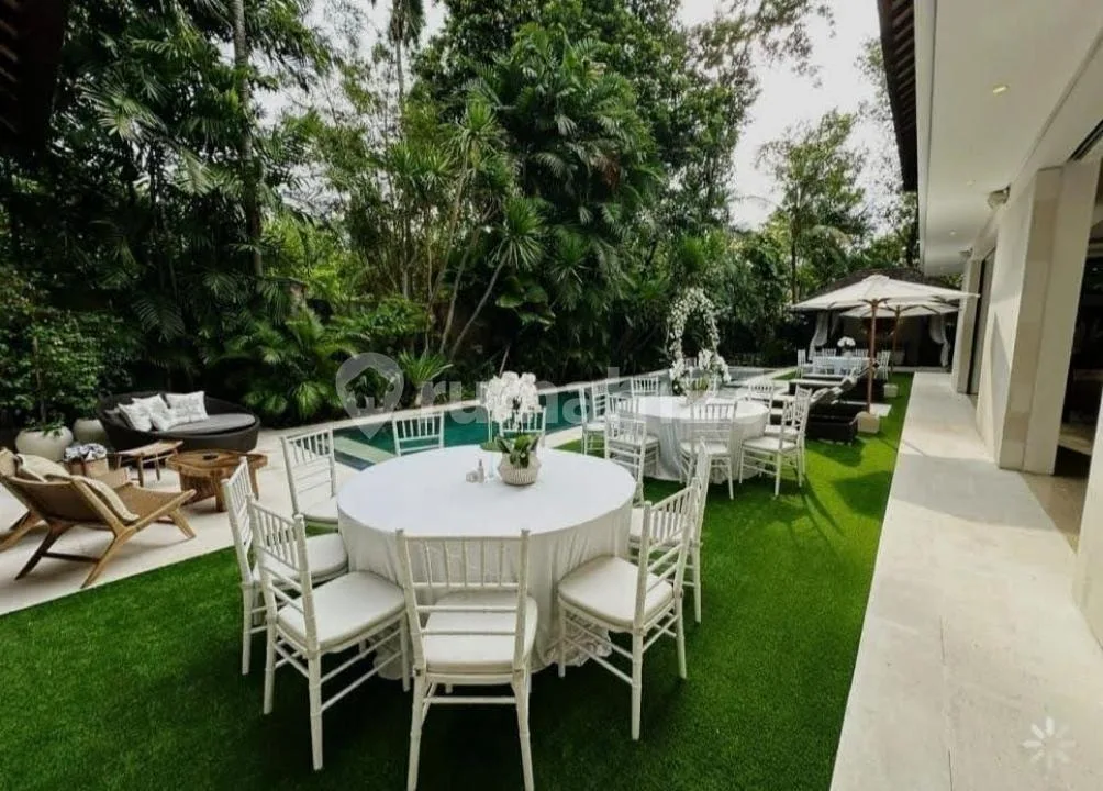 Villa Strategis With Pool Furnished Dekat Pantai di Seminyak - Image 4 of 4