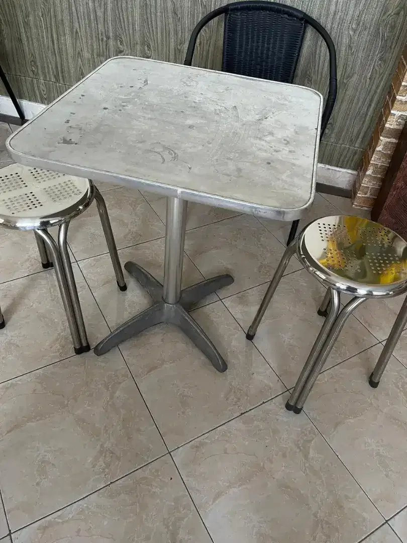 Dijual meja almunium bekas 60x60 - Image 1 of 1