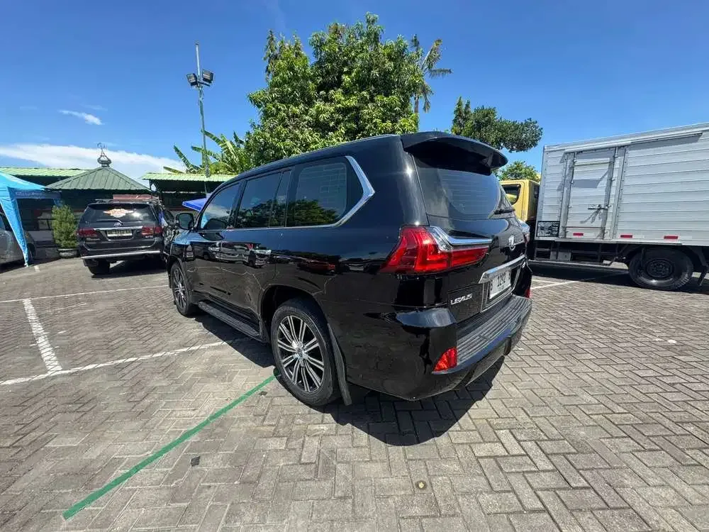 Lexus LX570 2018 Bensin - Image 9 of 9