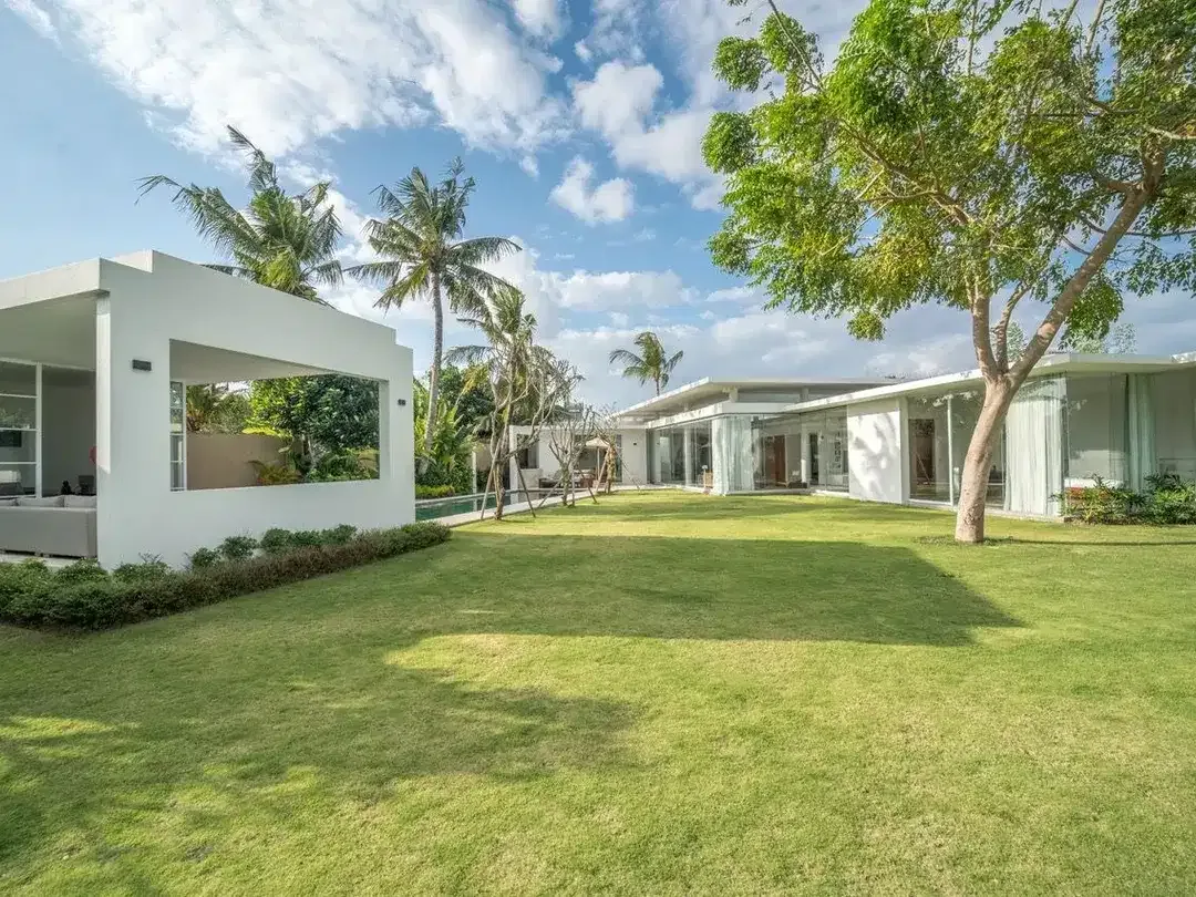 Freehold - Timeless Tropical Villa with Sophisticated Charm in Umalas - Image 2 of 10