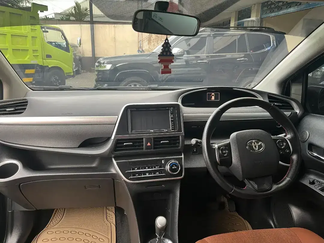 Toyota Sienta V 2017 hitam matic - Image 9 of 10