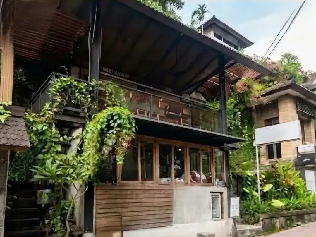 Ruko Ex-Coffeeshop Disewakan di Area Kedewatan, Ubud - Image 1 of 4