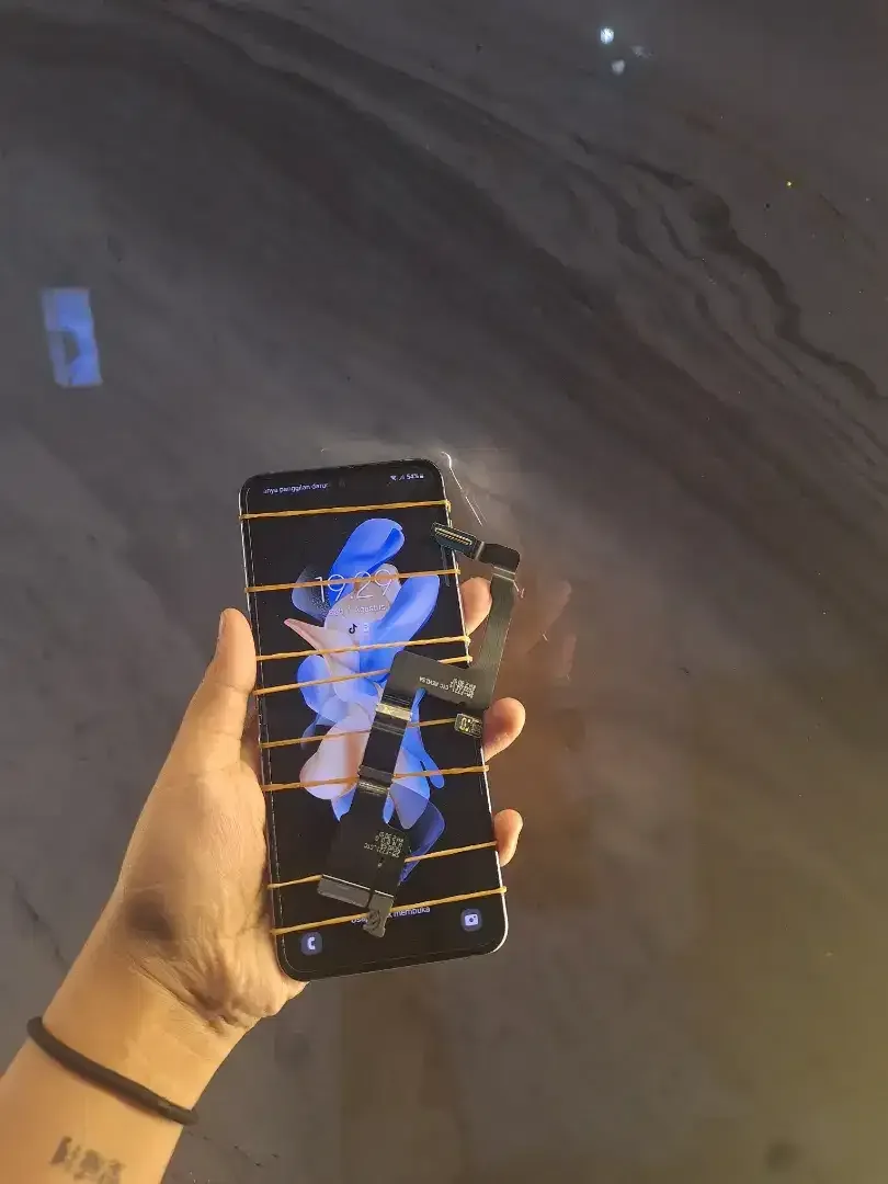 FLEXIBLE LAYAR SAMSUNG Z FLIP ALLTYPE - Image 1 of 4