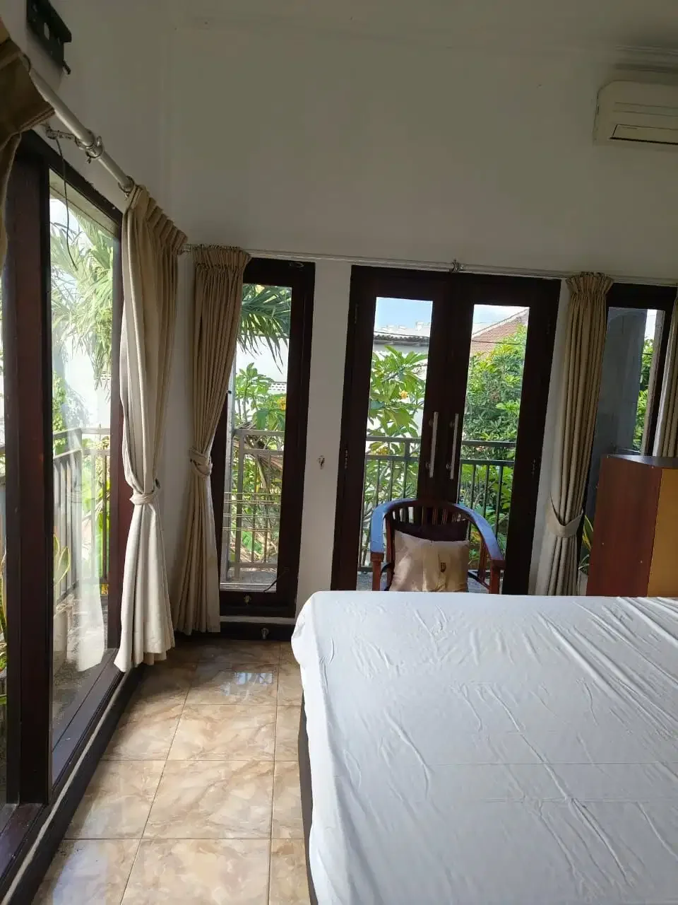 FOR RENT VILLA 3 BR KAWASAN VILLA DEKAT JLN UTAMA DI CANGGU - Image 8 of 9