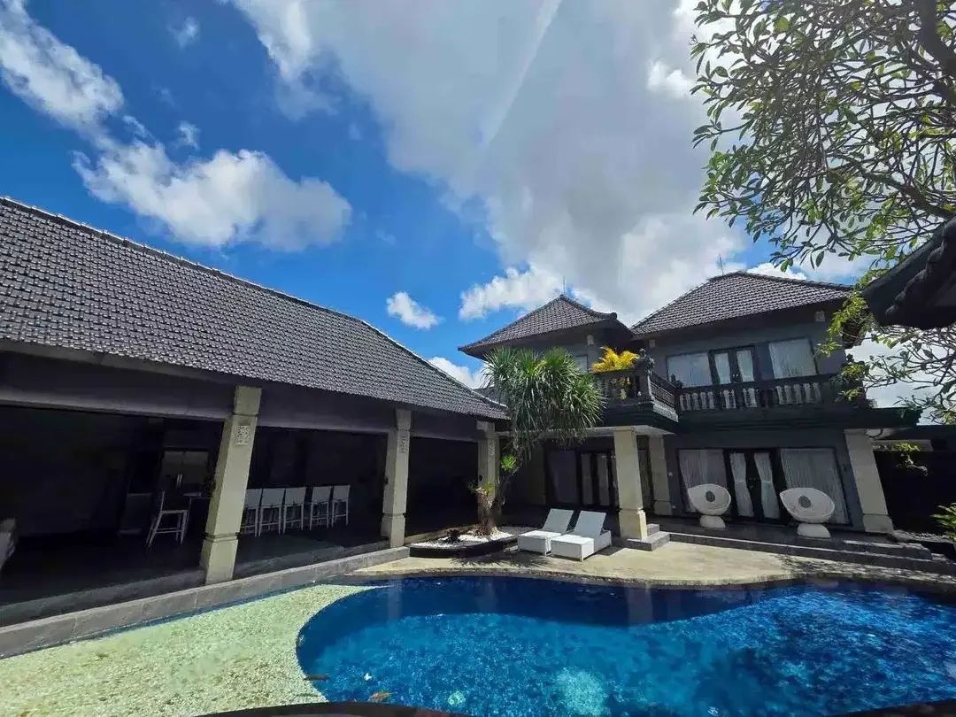 dijual murah Villa cantik yang luas di dekat pantai sanur - Image 2 of 10